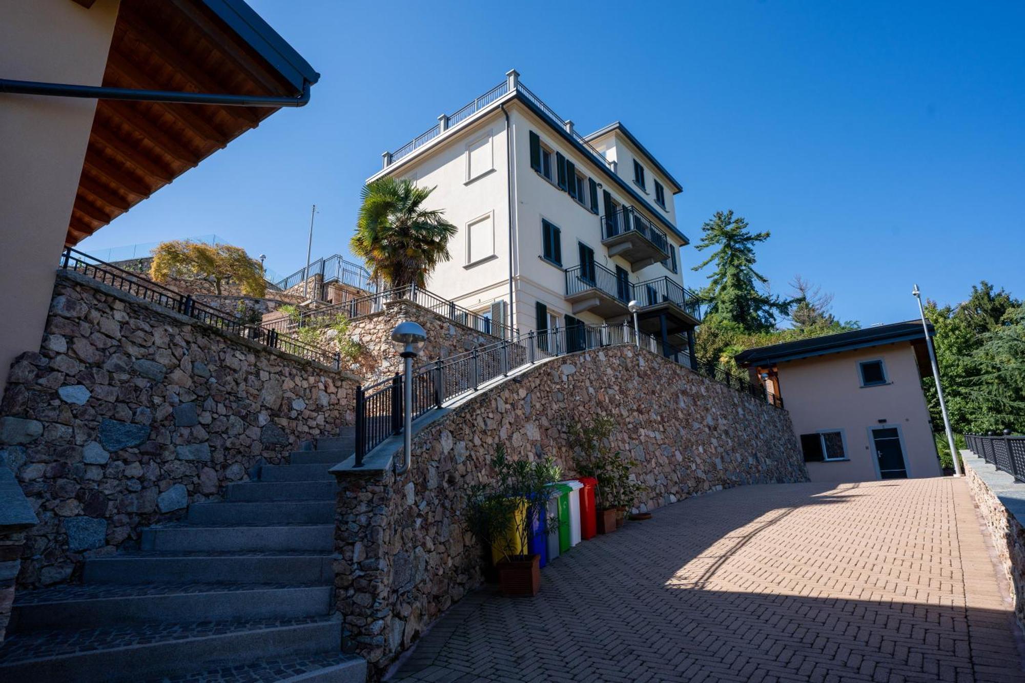 Villa San Carlo Арона Екстер'єр фото